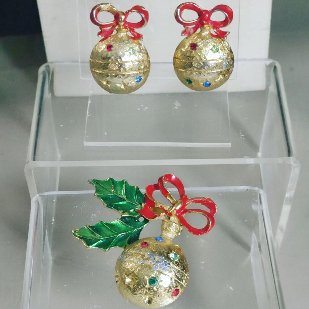 Christmas Ornament Brooch Clip On Earrings Set Vintage Red Bow Green Holly Leave